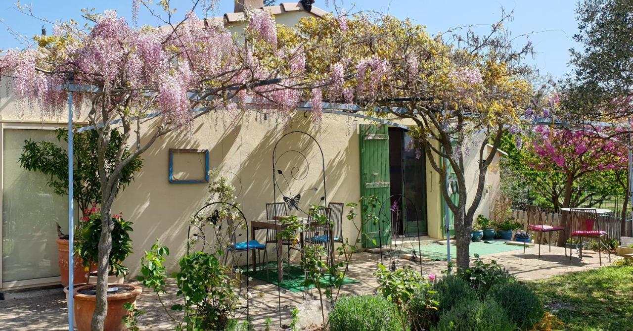 Pause Couleur Lavandula Roussas Exterior photo